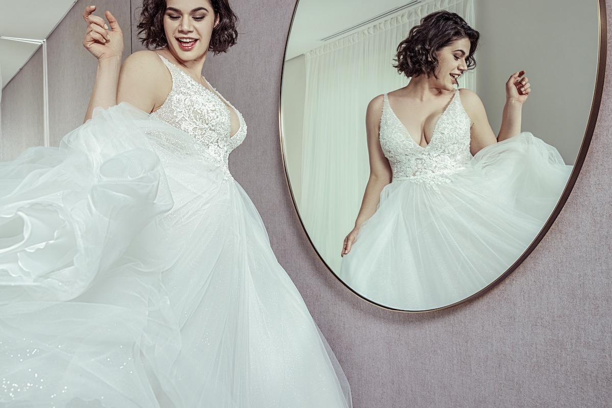 Come scegliere l’abito da sposa curvy: segui i consigli della nostra Maison