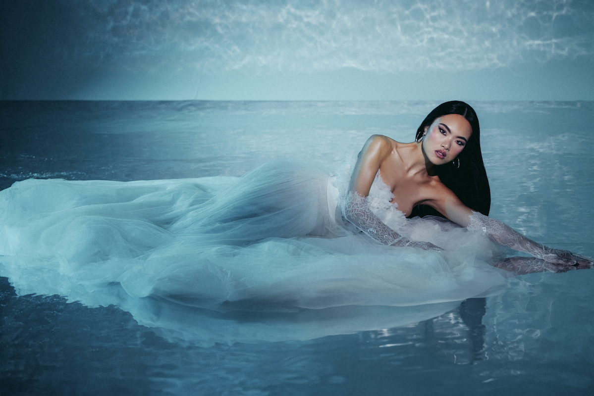 Abito da sposa senza spalline: un fascino intramontabile