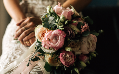 Bouquet e abito da sposa: la guida definitiva per un’armonia perfetta