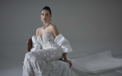 Il ritorno del “Flower Power”: abiti da sposa con fiori 3D e texture multidimensional