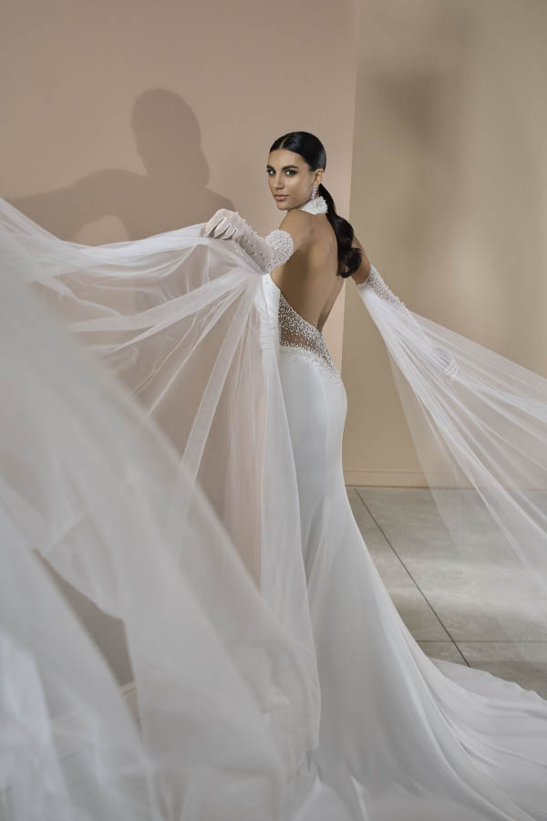 Abito da sposa Caprera Maison Signore con schiena scoperta e ricami preziosi